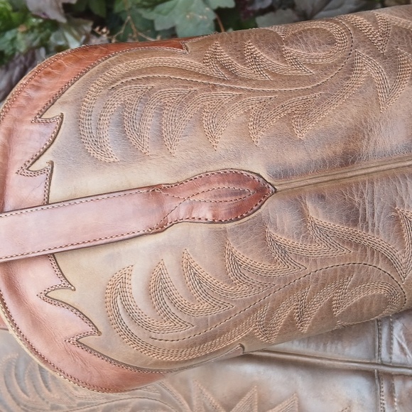 Lucchese Brown Cowboy Boots with Decorative Stitching Size 9.5 - Picture 9 of 16